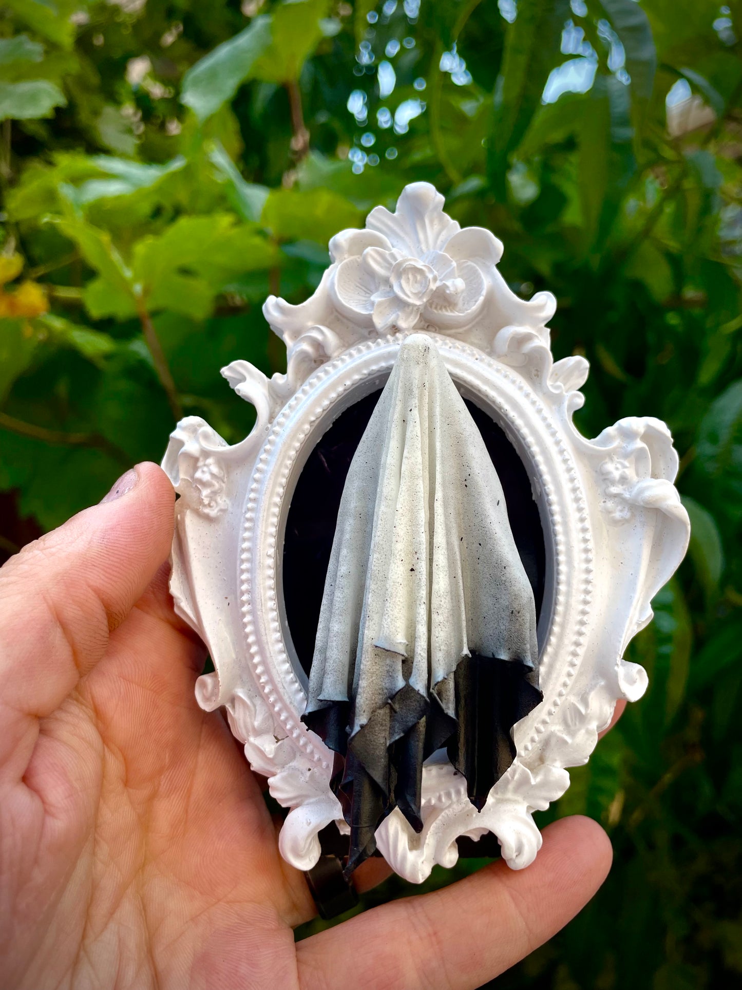Framed Ghoul: White + Black Gradient