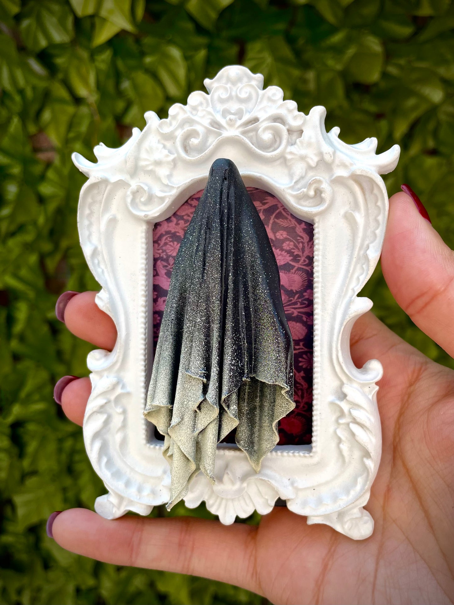 Framed Ghoul: Black + White Gradient