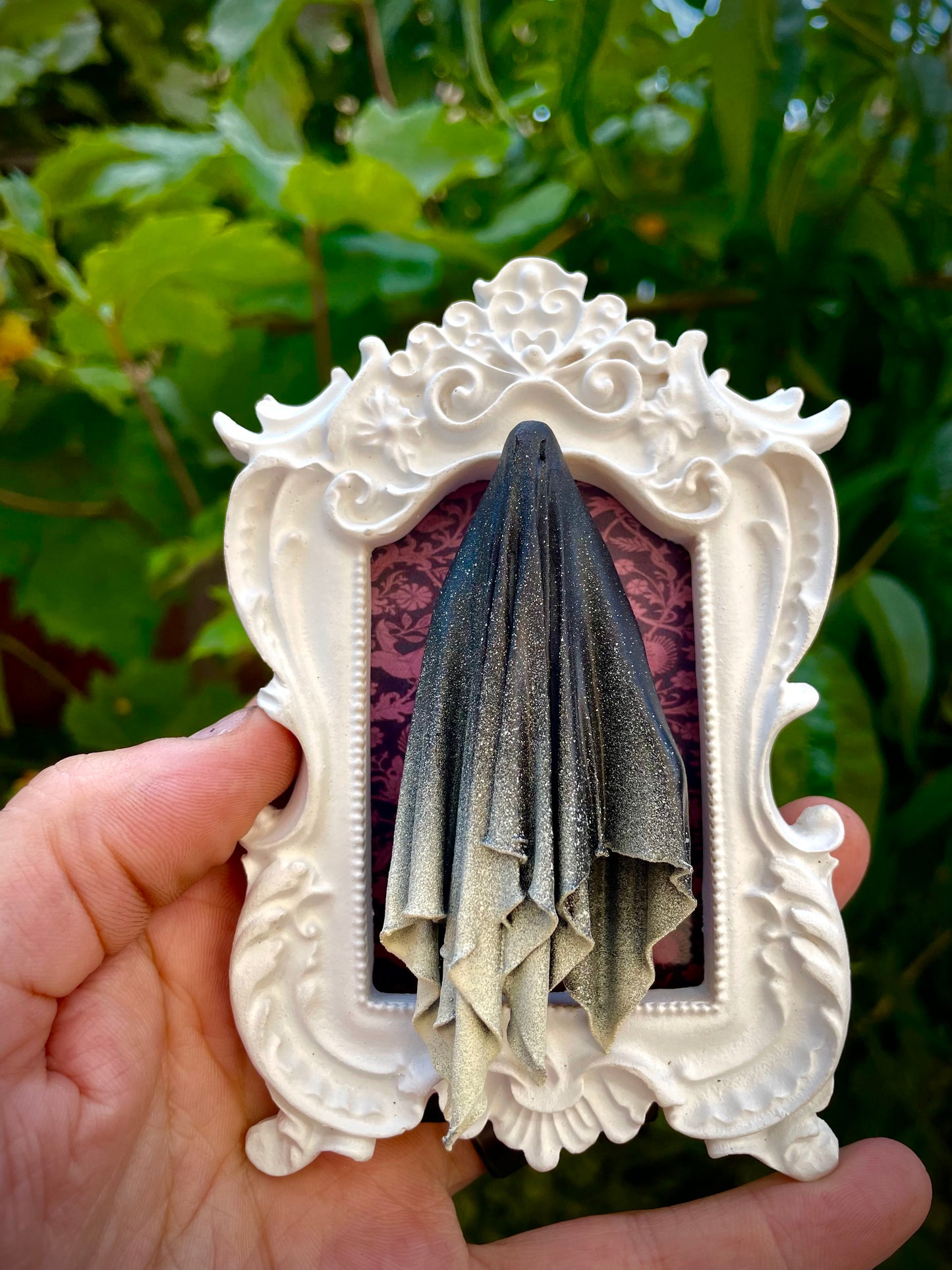 Framed Ghoul: Black + White Gradient