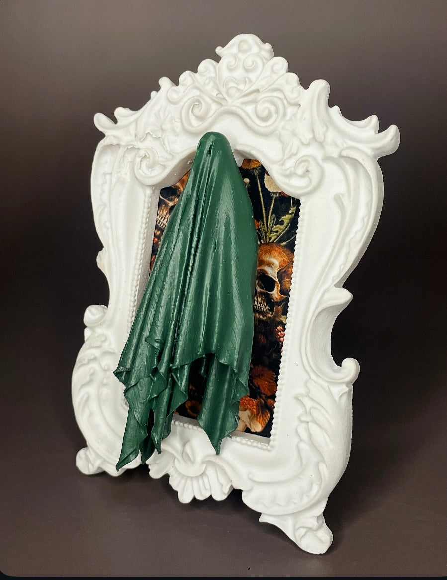 Framed Ghoul: Green, Skulls Background
