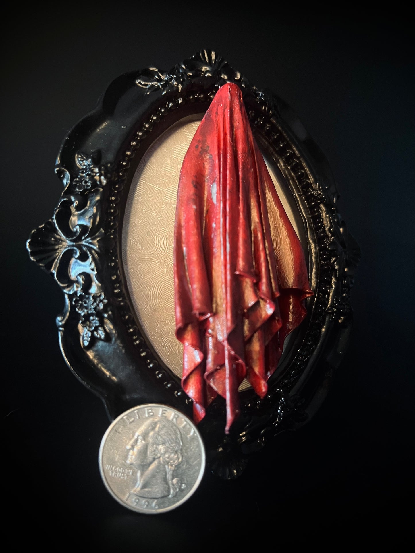 Framed Ghoul: Red, White